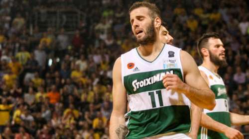 Ο Νίκος Παππάς δίνει την αμοιβή του στις καθαρίστριες του ΟΑΚΑ: &quot;Μια συγγνώμη για τόσα χρόνια που τις αγνοούσα&quot; [βίντεο]