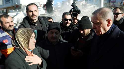 Σφυροκόπημα στον Ερντογάν μετά το σεισμό: &quot;Ο ίδιος είναι η καταστροφή του αιώνα, πραξικόπημα η αναβολή των εκλογών&quot;