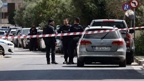 Κορωπί: Επίθεση 51χρονου με κατσαβίδι σε αστυνομικούς - Τραυμάτισε τρεις, τον πυροβόλησαν στο πόδι για να τον σταματήσουν