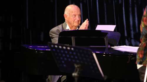 Μίμης Πλέσσας: Κανονικά οι παραστάσεις στο &quot;Παλλάς&quot; ως φόρος τιμής στον σπουδαίο μουσικό