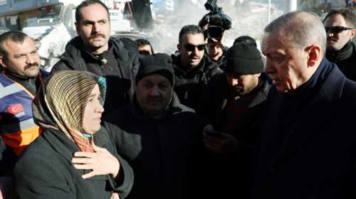 Τουρκία: Οργή για τη βοήθεια που άργησε ή δεν ήρθε ποτέ - Ο Ερντογάν &quot;απαντά&quot; με 495 ευρώ ανά σεισμόπληκτη οικογένεια