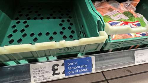 Βρετανία: Λαχανικά με το δελτίο στα μεγαλύτερα σούπερ μάρκετ - Ποια έχουν γίνει ανάρπαστα λόγω ελλείψεων, άδεια τα ράφια