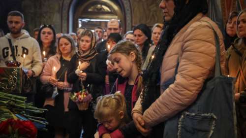 Πόλεμος στην Ουκρανία: Η αστυνομία της Λισιτσάνσκ έθαψε τουλάχιστον 150 νεκρούς σε ομαδικό τάφο [βίντεο]
