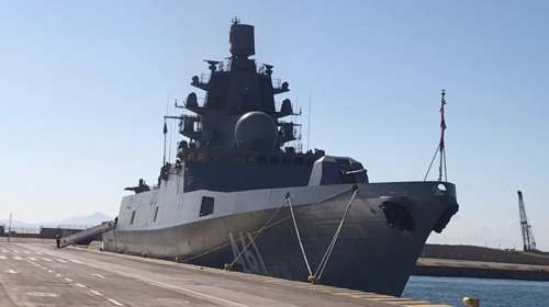 Στο λιμάνι του Πειραιά η εντυπωσιακή ρωσική φρεγάτα &quot;Ναύαρχος Κασατόνοβ&quot; [Εικόνες]