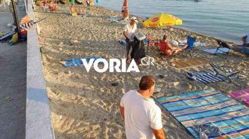 Χαλκιδική: Μάζεψαν δύο τόνους πετσέτες, ομπρέλες και ξαπλώστρες από παραλίες - Τις αφήνουν για να έχουν μόνιμη θέση