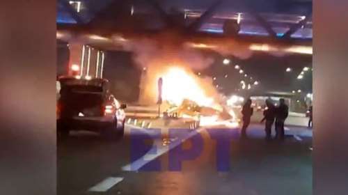 Τροχαίο στον Κηφισό: Βίντεο ντοκουμέντο - Η στιγμή που ΙΧ τυλίχτηκε στις φλόγες - Βγήκαν σώοι οδηγός και συνοδηγός