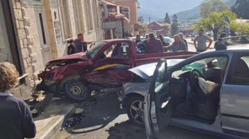 Σοκαριστικό τροχαίο στο Λεβίδι: Πέθανε και ο 75χρονος που βρισκόταν μέσα στο σταθμευμένο αγροτικό όταν καρφώθηκε πάνω του ο 83χρονος