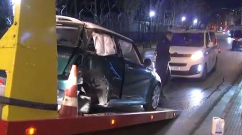 Τροχαίο στη Μεσογείων τα ξημερώματα: Οδηγός έκανε τετακέ και έπεσε σε κολώνα