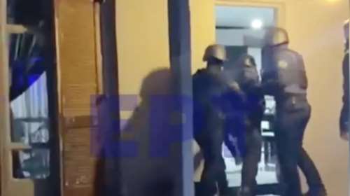 Βίντεο ντοκουμέντο: Η στιγμή που άνδρες των ΟΠΚΕ μπαίνουν στο σπίτι του αρχηγού της συμμορίας διαρρηκτών