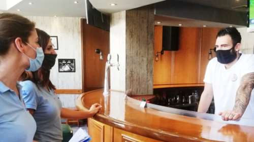 Κορονοϊός: Στο &quot;κόκκινο&quot; και τα Τρίκαλα - Mίνι lockdown με μάσκες παντού