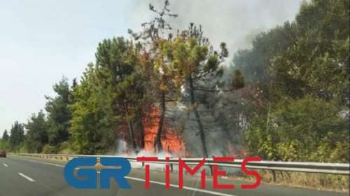 Φωτιά στην Ε.Ο. Θεσσαλονίκης – Αθηνών [εικόνες - βίντεο]