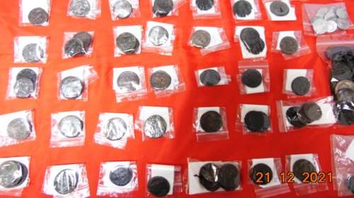 Αρχαιολογικό θησαυρό και μίνι οπλοστάσιο έκρυβαν αρχαιοκάπηλοι στον Πολύγυρο Θεσσαλονικης