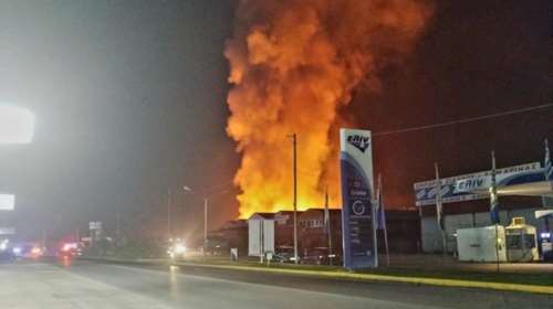 Μεγάλη πυρκαγιά σε βιοτεχνία βαρελοποιίας στα Τρίκαλα - Καταστράφηκε ολοσχερώς [εικόνες - βίντεο]