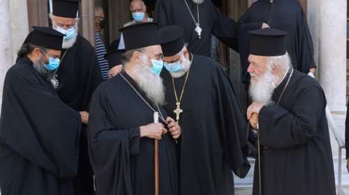 Παρασκήνιο: Πώς φθάσαμε στην απόφαση της Ιεράς Συνόδου για τεστ στις Εκκλησίες- Οι δύο τηλεφωνικές επικοινωνίες