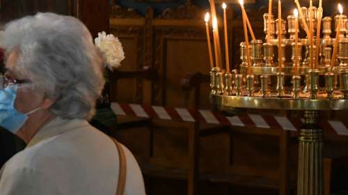 &quot;Ιερός πόλεμος&quot; για τα μέτρα στις εκκλησίες τα Χριστούγεννα – Μητροπολίτες απειλούν να ανοίξουν τους ναούς