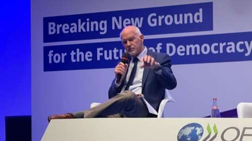 Γ. Παπανδρέου: Η εξουσία στα χέρια λίγων ανθρώπων υπονομεύει την ίδια την δημοκρατία