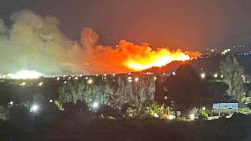 Φωτιά στη Ρόδο: Εκκενώθηκε ξενοδοχείο λόγω καπνού - Ισχυρές δυνάμεις της Πυροσβεστικής στο σημείο [Εικόνες - Βίντεο]