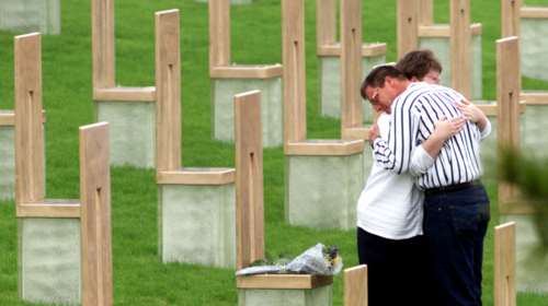 Θρήνος δίχως τέλος στις ΗΠΑ: Ξεπεραστηκε το όριο των 40.000 νεκρών από τον κορονοϊό- 1.997 νεκροί σε 24 ώρες