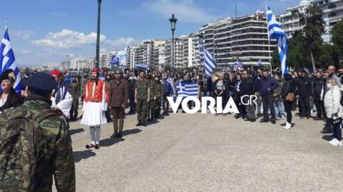 Θεσσαλονίκη: Έκαναν παρέλαση στην παραλία για την 25η Μαρτίου [Εικόνες+Βίντεο]