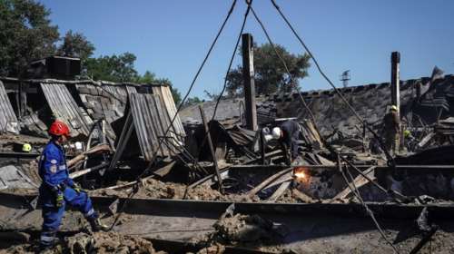 Αγωνία για τον εντοπισμό επιζώντων στα συντρίμμια του εμπορικού κέντρου που χτύπησαν οι Ρώσοι - G7: "Έγκλημα πολέμου"