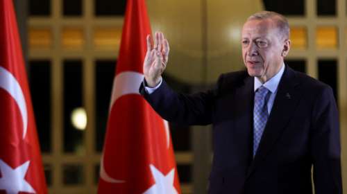 Ο &quot;σουλτάνος&quot; Ερντογάν ξεκινά την τρίτη δεκαετία στην εξουσία - Γιατί κέρδισε πάλι τις εκλογές