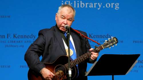 Πέθανε ο διάσημος Αμερικανός τραγουδιστής της κάντρι Τζον Πράιν από κορονοϊό