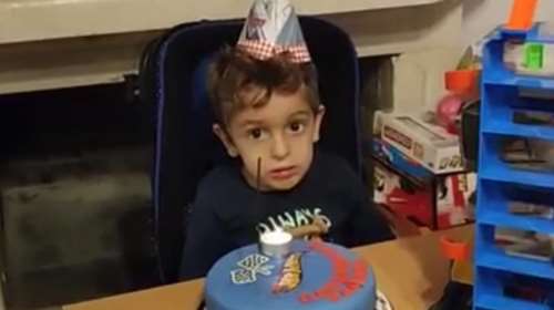 Παναγιώτης Ραφαήλ: Έκλεισε τα έξι χρόνια ο μικρός &quot;ήρωας&quot; - Το βίντεο από το πάρτι γενεθλίων του