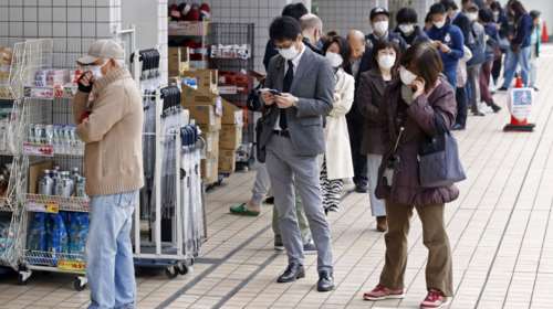 Κορονοϊος: Ρεκόρ κρουσμάτων στο Τόκυο - Σε νευρική κρίση οι Ιάπωνες αδειάζουν τα σούπερ μάρκετ