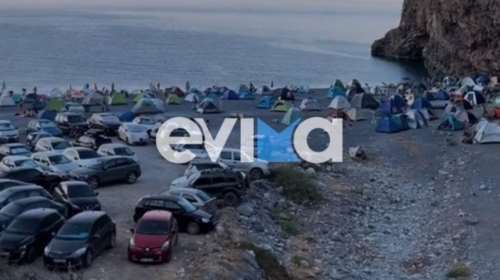 &quot;Βούλιαξε&quot; από σκηνές και η παραλία Πεταλή στην Εύβοια - Απτόητοι οι κατασκηνωτές [βίντεο]