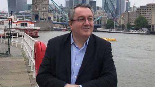 Εμβόλιο κορονοϊού: Τρολάρει ο Μόσιαλος τους ψεκασμένους με το... The Crown