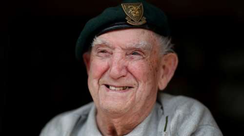 &quot;Δεν θα τον ξεχάσουμε&quot;: Πέθανε σε ηλικία 100 ετών ο τελευταίος επιζών καταδρομέας της ημέρας της Απόβασης της Νορμανδίας