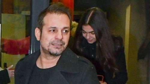 Άλλος άνθρωπος ο Ντέμης Νικολαΐδης: Χαμογελαστός και με νέο look στη νέα του εμφάνιση