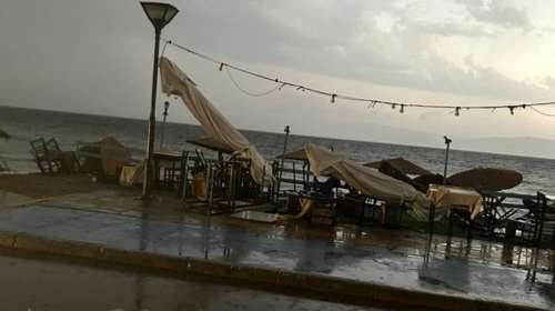 Ξαφνικό μπουρίνι χτύπησε Σέρρες και Καβάλα - Μεγάλες ζημιές, ξεριζώθηκαν δέντρα [εικόνες]