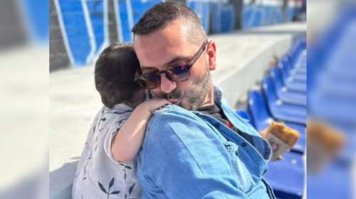 Νυχτερινή βόλτα στη Σχοινούσα για τον Λεωνίδα Κουτσόπουλο και τον μικρούλη γιο του [εικόνα]