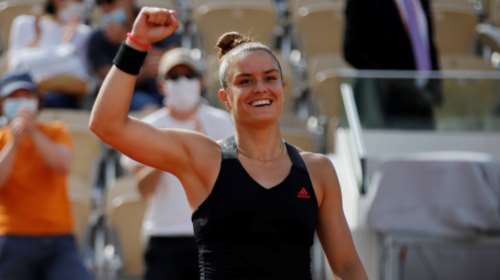 Μαρία Σάκκαρη: Η κίνηση που έκλεψε τις εντυπώσεις - &quot;Αλλάξτε το παιδί που κρατάει την ομπρέλα, κουράστηκε&quot; [Βίντεο]