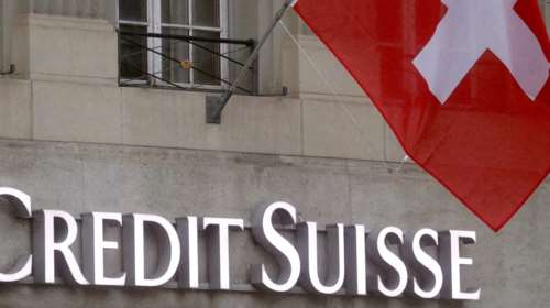 Θρίλερ με την εξαγορά της Credit Suisse: &quot;Πολύ χαμηλή&quot; κρίνεται η προσφορά της UBS με 1 δισ. δολάρια