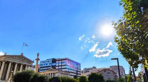 Θερμή εισβολή με νοτιάδες, υγρασία και σκόνη μέχρι τη  Δευτέρα  - Πότε παίρνουμε την πρώτη γερή γεύση χειμώνα