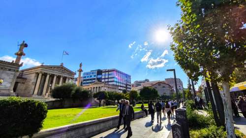 Θερμή εισβολή με νοτιάδες, υγρασία και σκόνη μέχρι τη  Δευτέρα  - Πότε παίρνουμε την πρώτη γερή γεύση χειμώνα