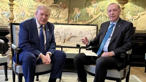 Πρώτη κατ&#39; ιδίαν συνάντηση Τραμπ - Ερντογάν στη Χάγη: Τα deals 100 δισ. δολαρίων και η χειραψία που συζητήθηκε