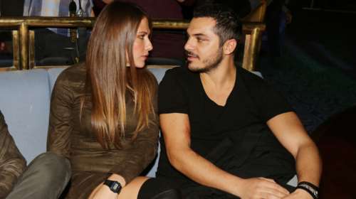 Ανατροπή από τον Κώστα Δόξα: Η πρώην σύζυγος &quot;του κάρφωσε ένα στυλό στο κεφάλι&quot; λέει ο δικηγόρος του [βίντεο]