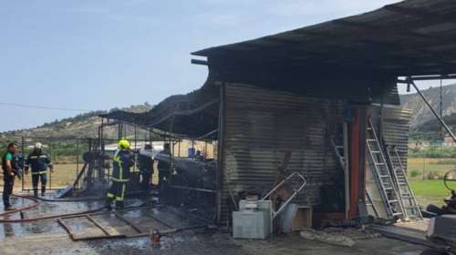 Ηράκλειο: Φωτιά σε αποθήκη στην Φοινικιά [εικόνες]