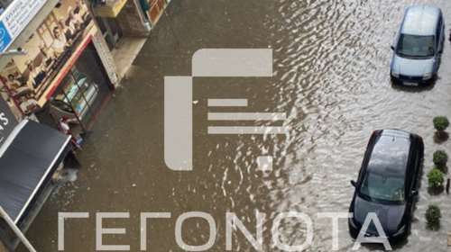 Μπουρίνια έπληξαν τη Μαγνησία: Αυτοκίνητα &quot;θάφτηκαν&quot; στο νερό στον Βόλο - Ανεμοστρόβιλοι σε Λήμνο και Χαλκιδική