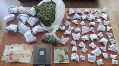 Μεγάλη αστυνομική επιχείρηση στη Δυτική Αττική - 13 συλλήψεις για ναρκωτικά, όπλα, κλοπιμαία και &quot;μαϊμού&quot; προϊόντα