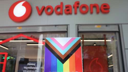 Η Vodafone στηρίζει την διαφορετικότητα μέσα από το δίκτυο καταστημάτων της με το μήνυμα &quot;Athens Home for All&quot;