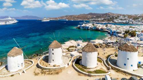 Μύκονος: &quot;Θέλουν ένα ‘δωράκι’ τα παιδιά&quot; - Καίνε τον αστυνομικό τα SMS με τους εργολάβους της αυθαιρεσίας