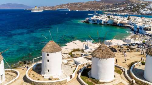 Χωρίς τέλος το πάρτι αυθαιρεσίας στη Μύκονο - Κρύβουν με... άμμο τις παρανομίες στο σφραγισμένο beach bar