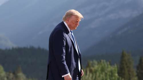 Ο Τραμπ διαψεύδει ότι η εσπευσμένη αναχώρησή του από τη σύνοδο της G7 σχετίζεται με μια εκεχειρία Ισραήλ - Ιράν