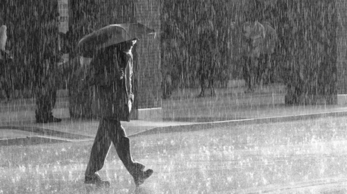 Βόλος: Σφοδρή καταιγίδα έπληξε την πόλη- Οδηγίες της Πολιτικής προστασίας