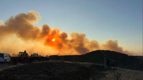 Σμύρνη: Μαίνονται οι πυρκαγιές σε Σεφεριχισάρ και Μεντέρες - Μεγάλες εκκενώσεις οικισμών, 50.000 άνθρωποι απομακρύνθηκαν