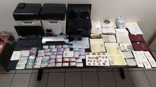 Εξαρθρώθηκε κύκλωμα που κατασκεύαζε πλαστά ταξιδιωτικά και διοικητικά έγγραφα στον Κολωνό